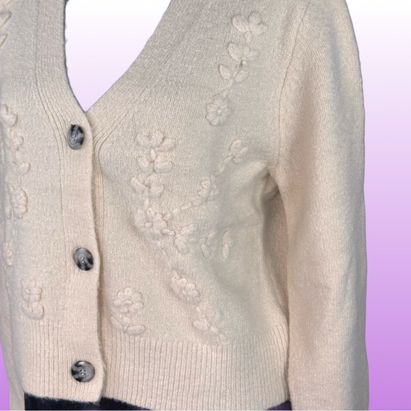 Jessica Simpson Women’s Crop Cardigan Sweater Embroidered Floral Cream NEW - Picture 3 of 11